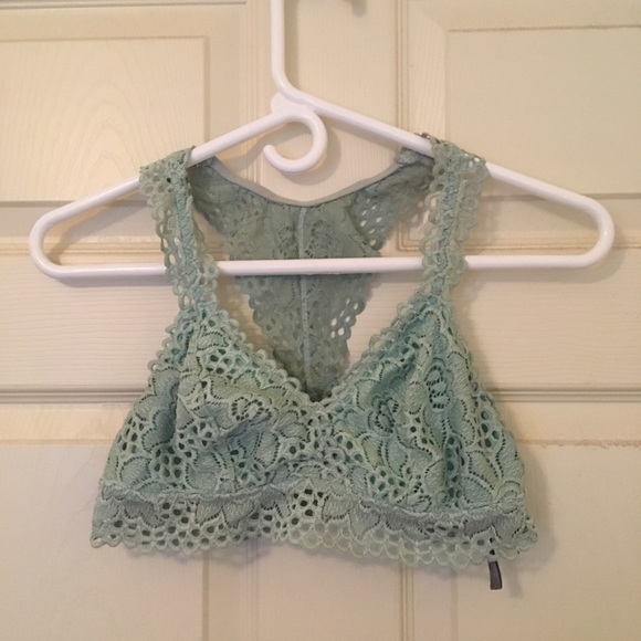 2 Medium sized aerie bralettes - Picture 4 of 6